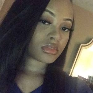 Meet your Posher, Monique